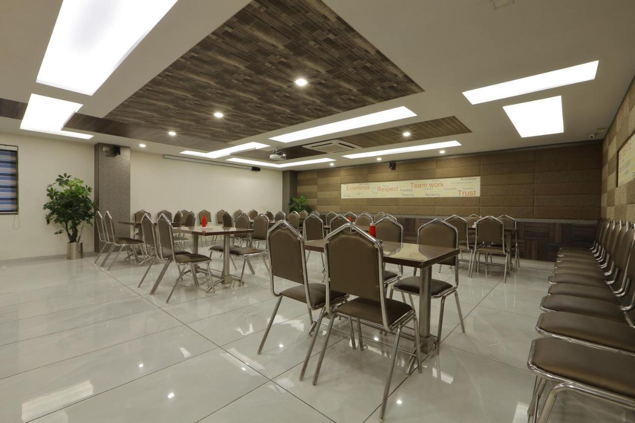 Hotel Unity Ahmadábád Kültér fotó